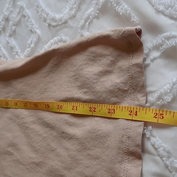 H & M Short sleeve t-shirt. Medium Tanish/pinkish colour. Round … - Picture 5 of 7